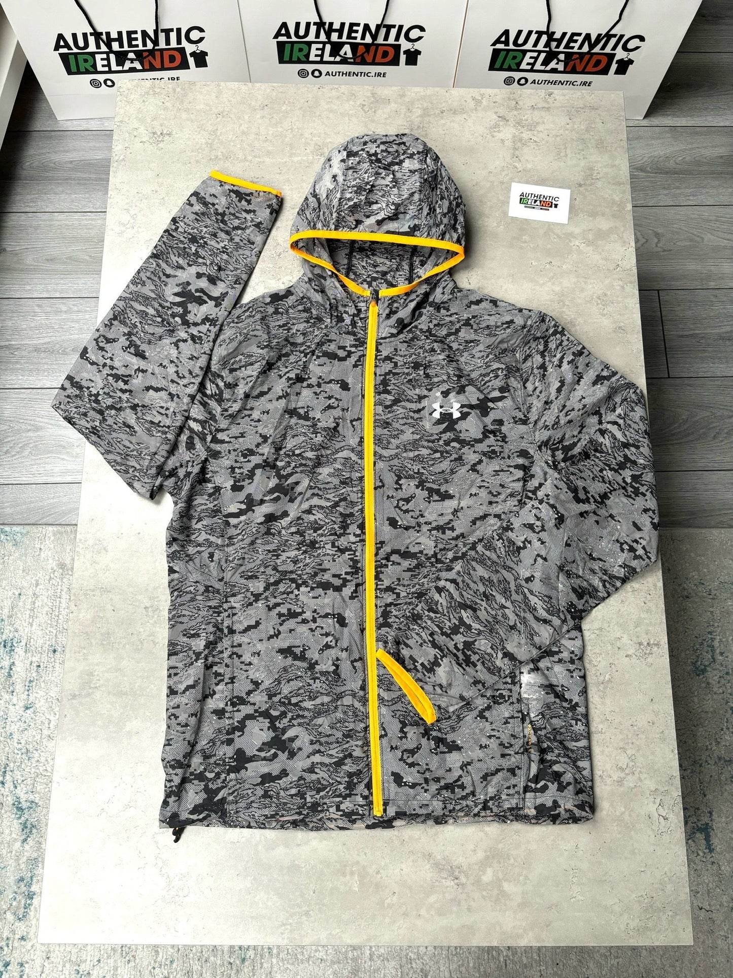 UNDER ARMOUR REFLECTIVE CAMO JACKET - GREY/ORANGE