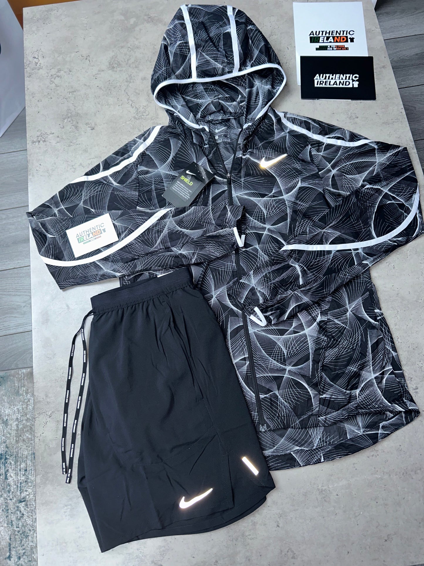 NIKE LIGHTNING WINDRUNNER SET - BLACK