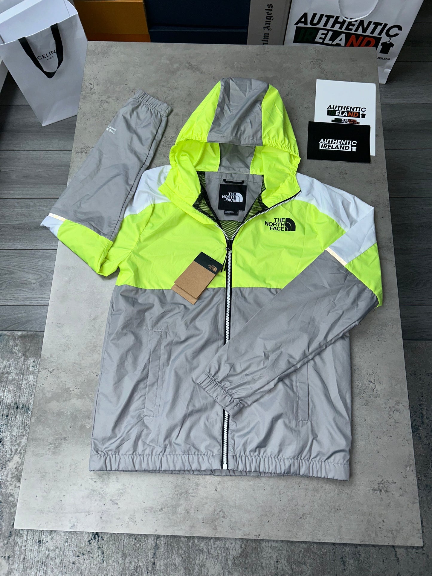 THE NORTH FACE WINDRUNNER JACKET - VOLT/GREY/WHITE